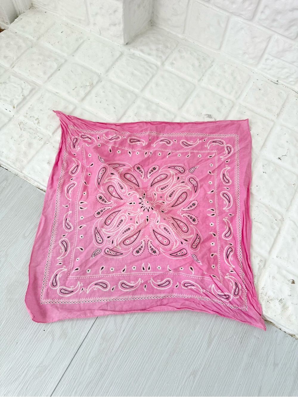 y2k pink paisley bandana ✦